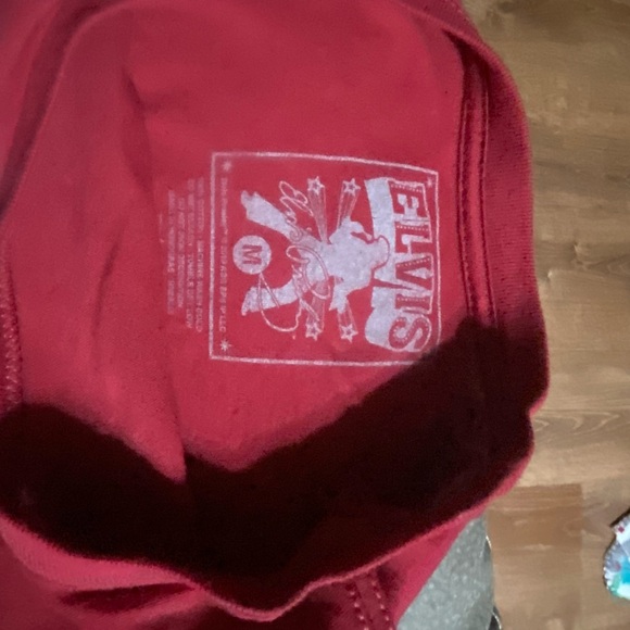 Women’s Elvis t-shirt, not a crop top but shorter than a regular t-shirt. - Picture 3 of 3